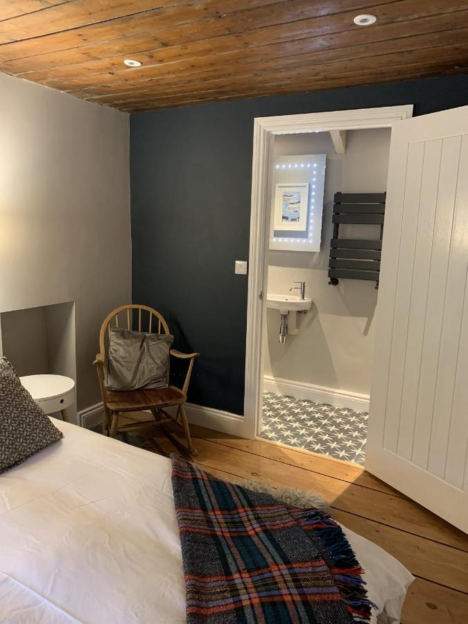 Min-Y-Fford Sleeps 6 Plus Pet ニューポート エクステリア 写真