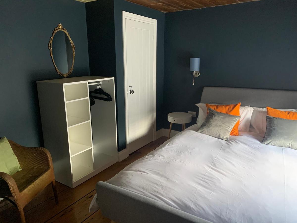 Min-Y-Fford Sleeps 6 Plus Pet ニューポート エクステリア 写真