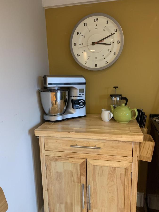 Min-Y-Fford Sleeps 6 Plus Pet ニューポート エクステリア 写真