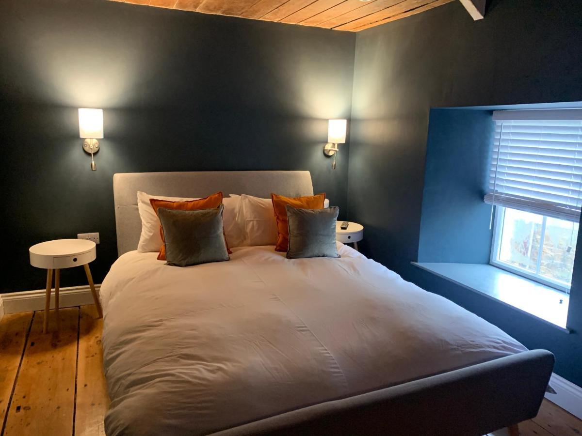 Min-Y-Fford Sleeps 6 Plus Pet ニューポート エクステリア 写真